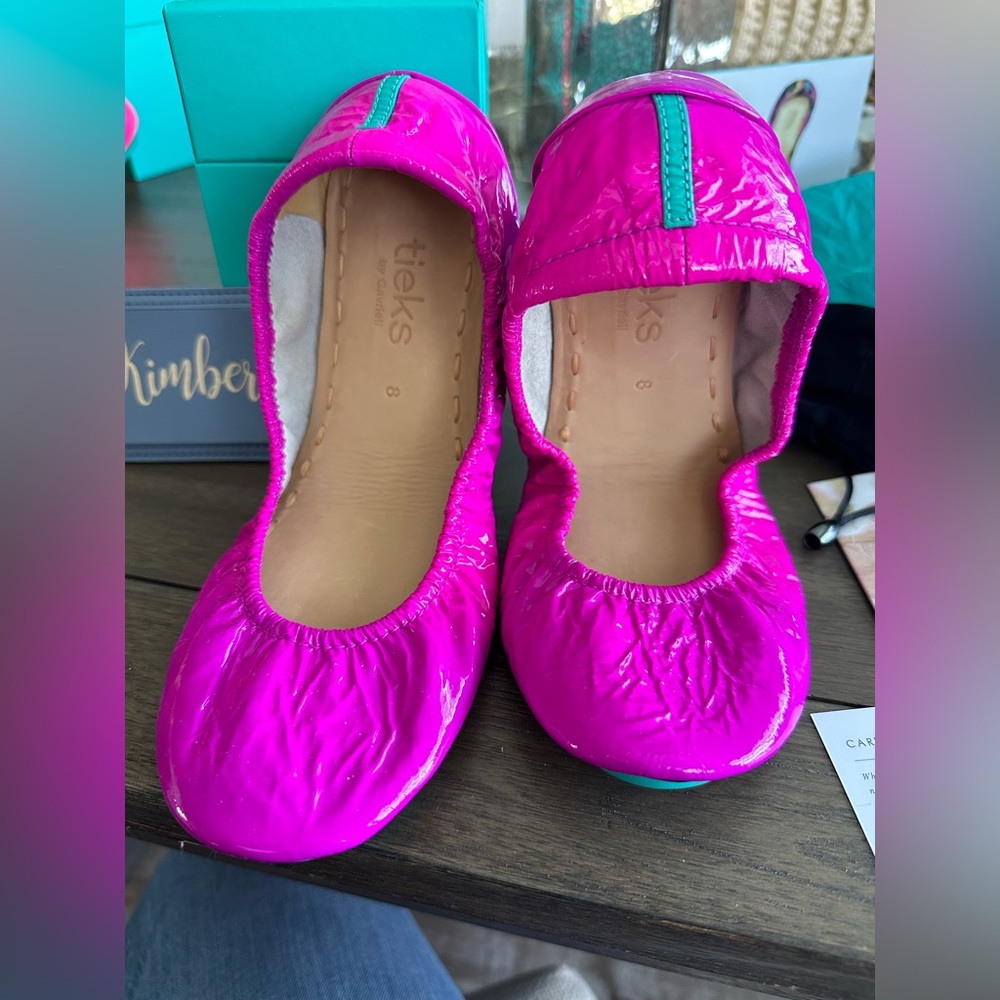 Tieks ultraviolet (Seasonal color)